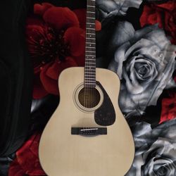 Guitarra YAMAHA F335