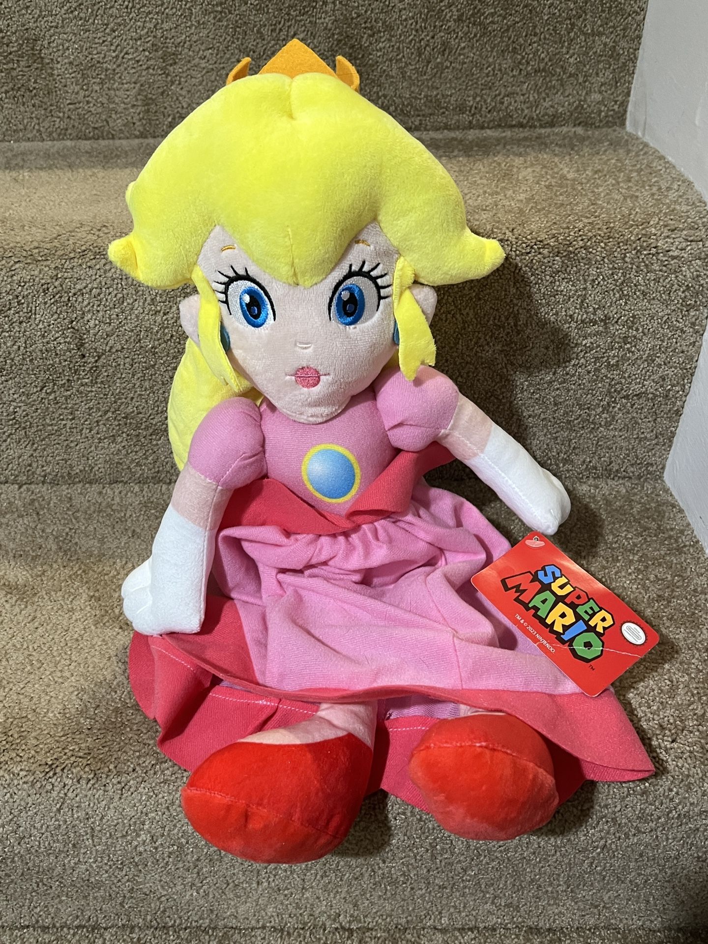 Súper Mario Nintendo Princess Peach Plush 18” New stuffed animal