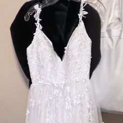 White Formal Long Tulle Lace Appliqué Spaghetti Strap Dress