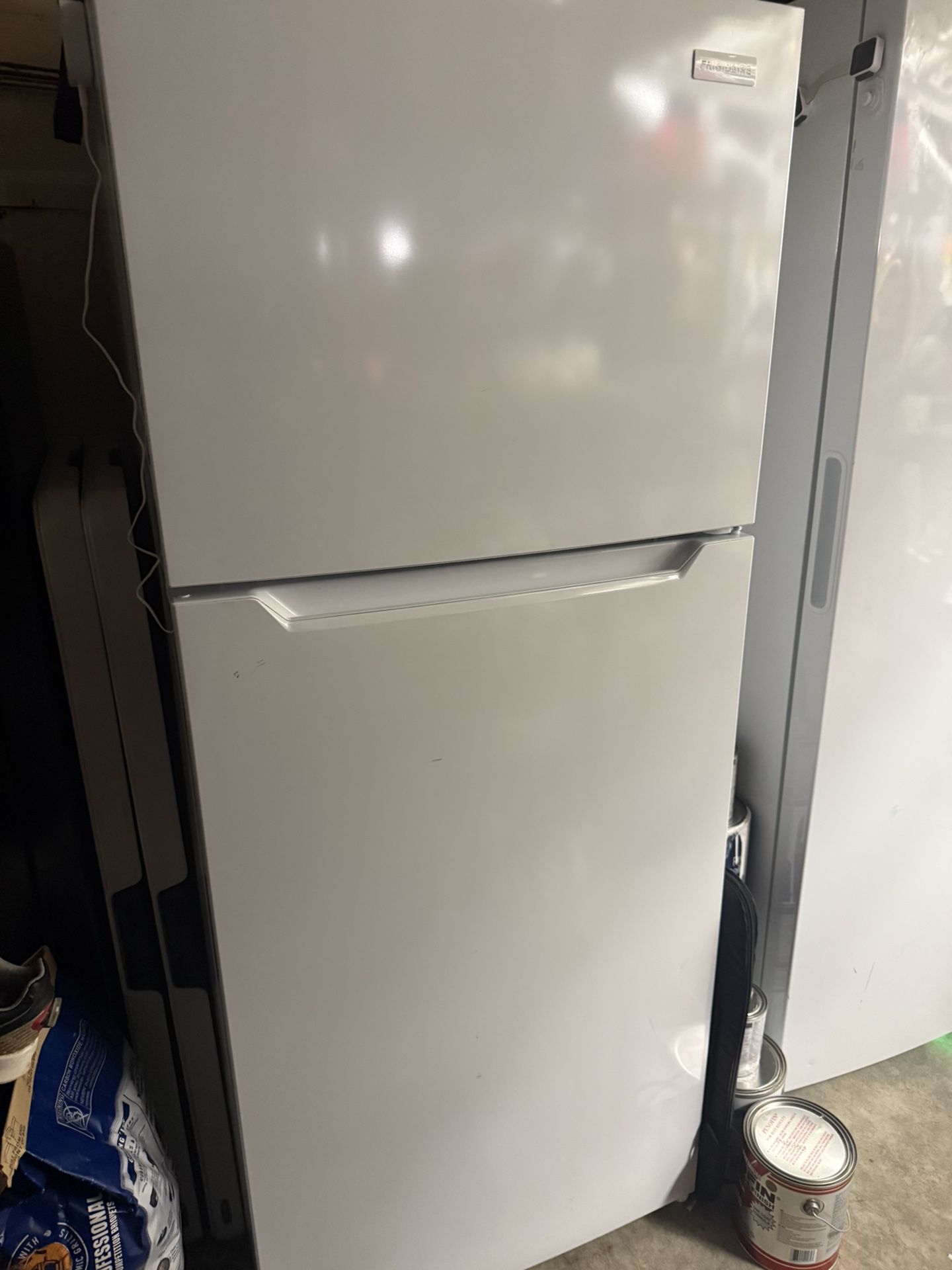 Frigidaire 18 Cu Ft Refrigerator/ Freezer