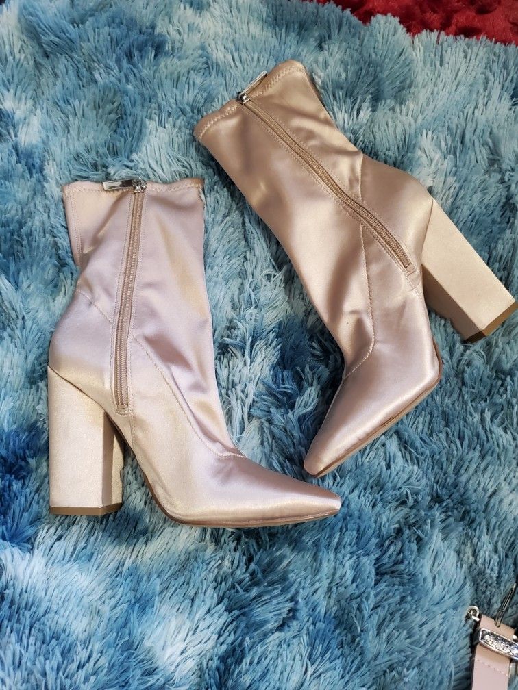 KENDALL & KYLIE~ "HAILEY" PALE PINK SATIN CHUNK HEEL BOOTS!