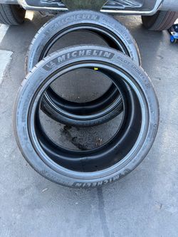 Michelin Pilot Sport 4 S Tires 275/35 ZR18