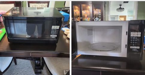 Black Countertop Microwave