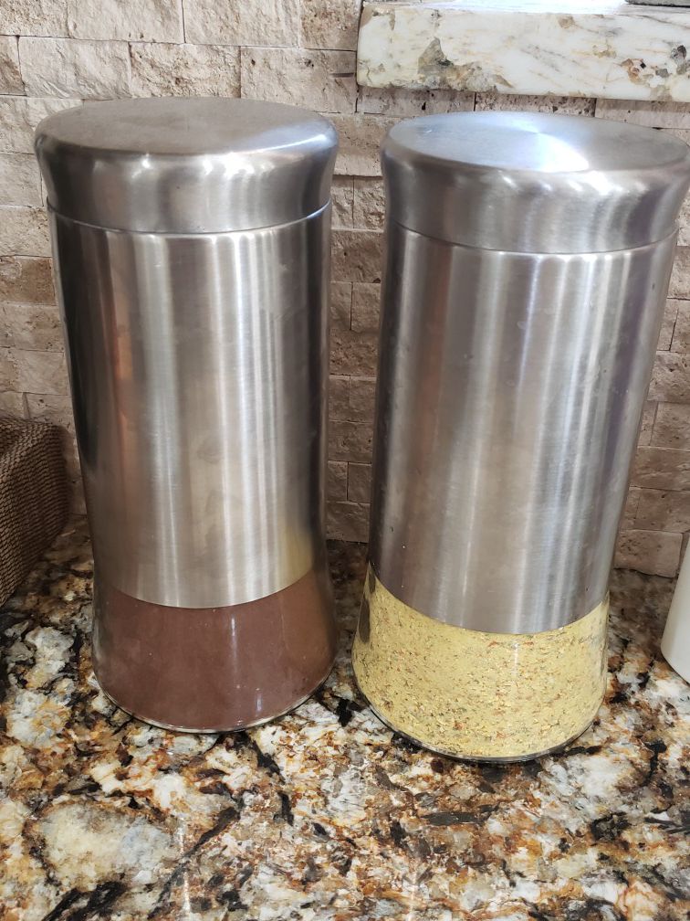 Food storage canisters