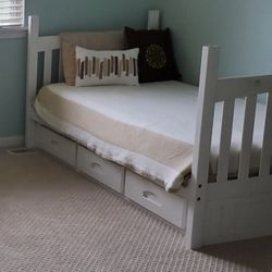 Bunk Beds With Ladder And Mattress 