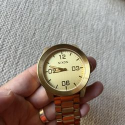 NIXON CORPORAL SS- ALL GOLD- OBO