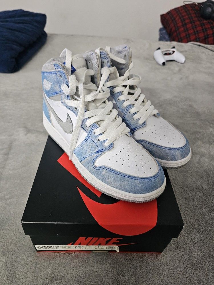 JORDAN 1 HYPER ROYAL SMOKE GREY