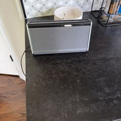 Like New Bose Soundlink Portable Bluetooth Speaker