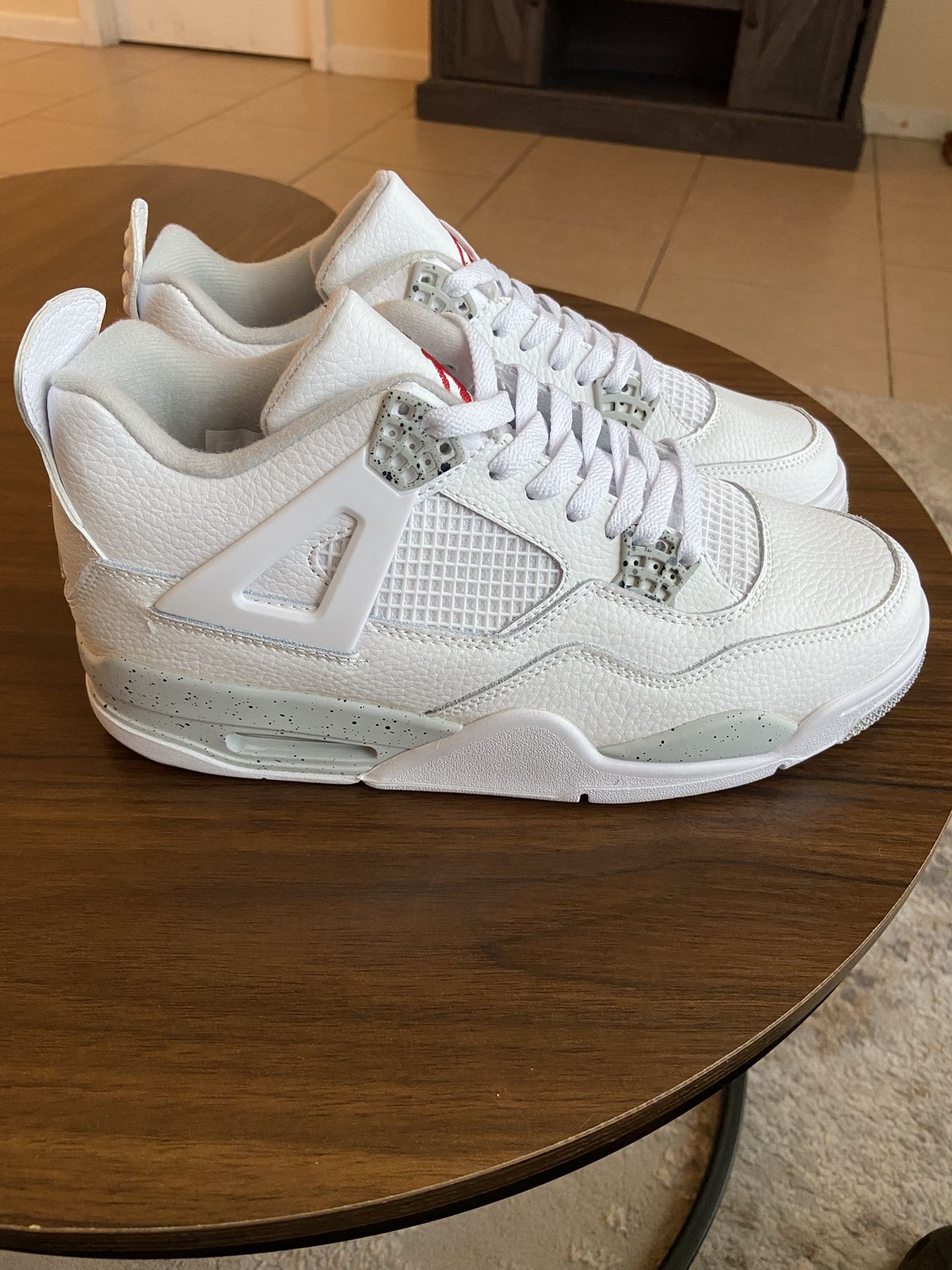 Nike Retro 4 Men’s Size 9.5 (Brand New)