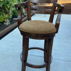 Swivel Bar Stool with Arms