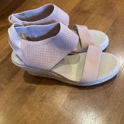 Woman’s Leather Skechers Wedge Sandals Shipping Avail 