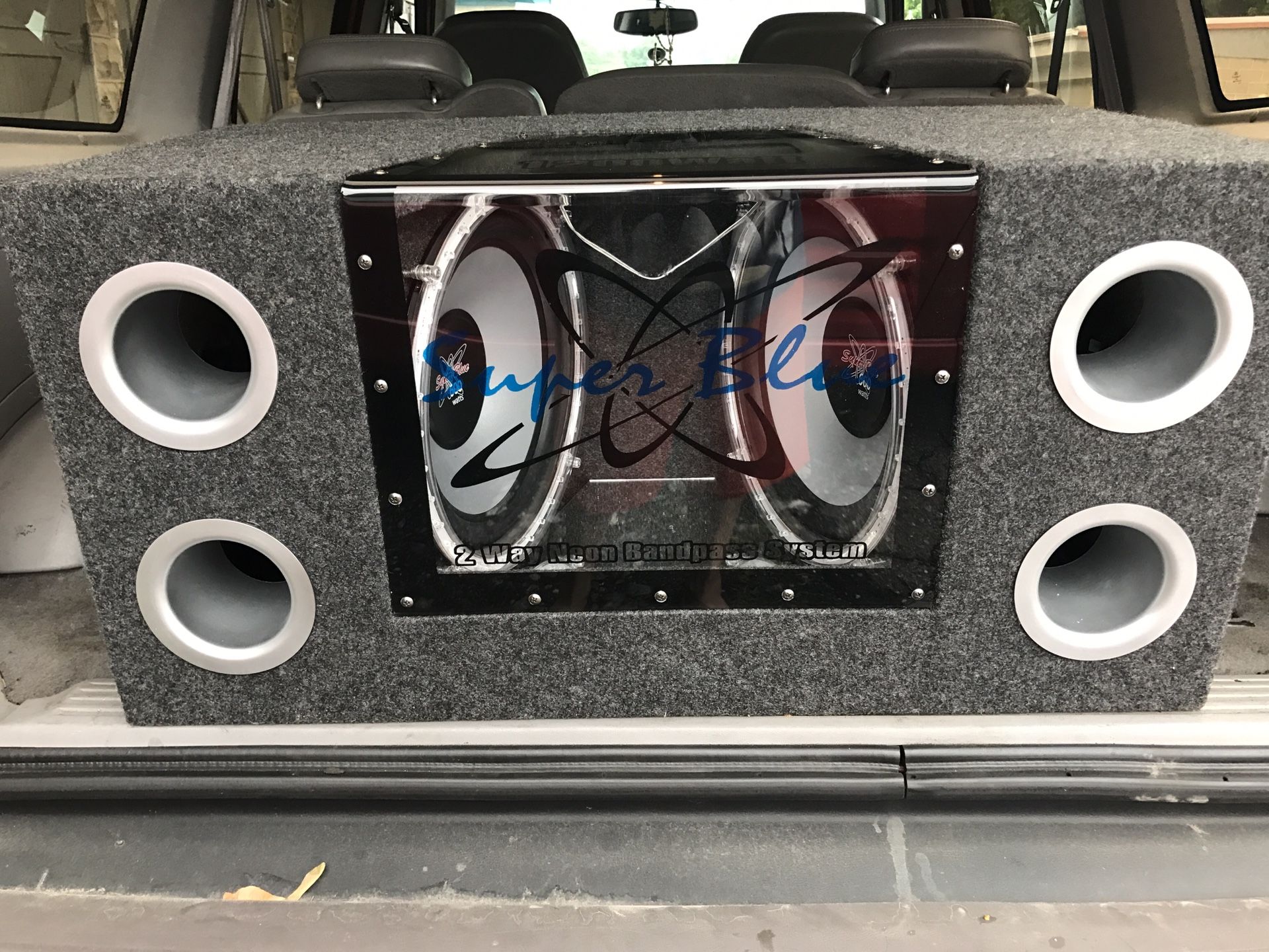Box 1,200 watt with amplifier 2,400 watt