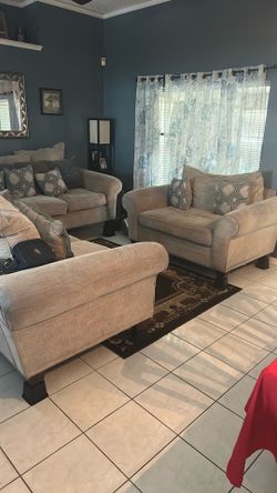 Couch set