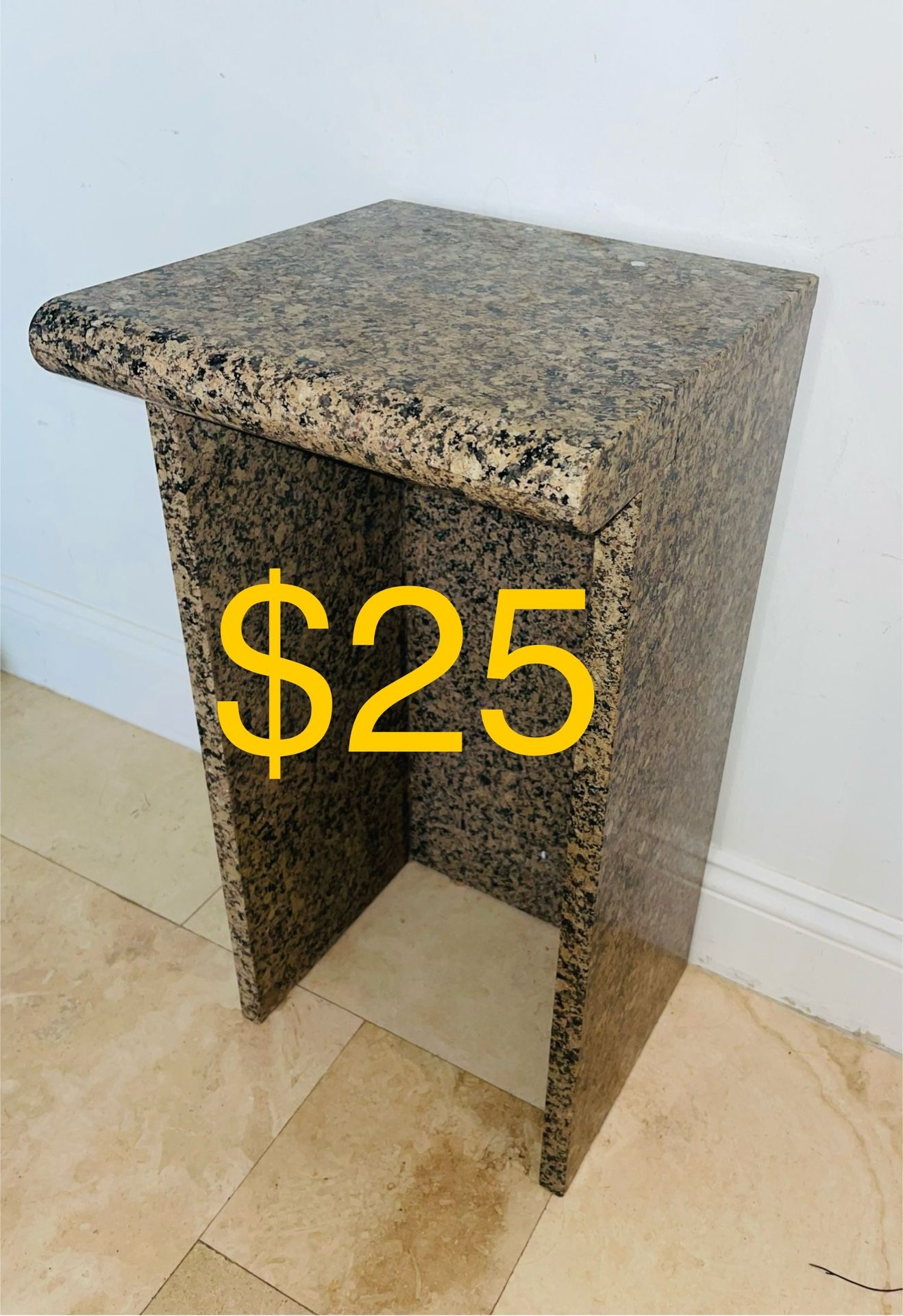 $25 Granite Plant🪴stand /Side Table outdoors/indoors in great condition measure in pics