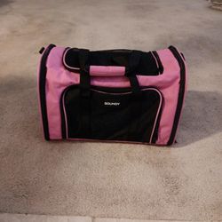 Soundy Dog/Cat Carrier, Airline Approved. 17" Long,11"wide  11" High. Used Twice