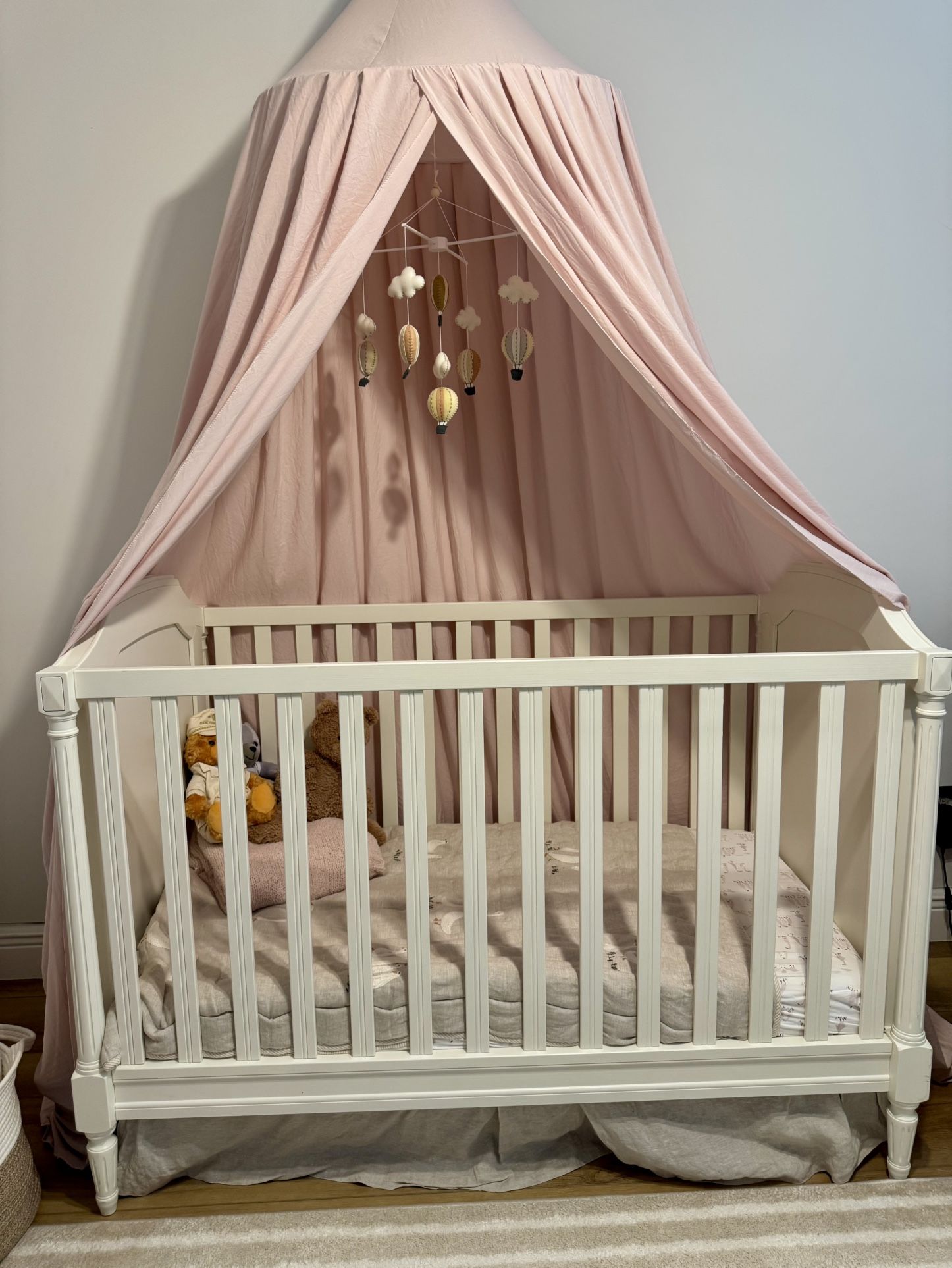 Like NEW - Pottery Barn Crib & Newton mattress bundle!
