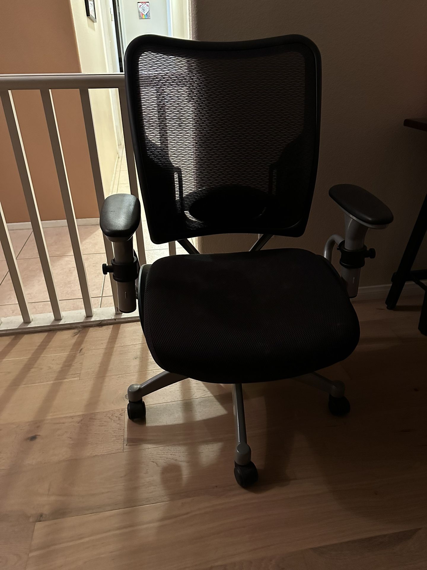 Large Office Chair / Desk Chair / Computer Chair