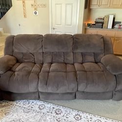 Couch With 5 Recliners 