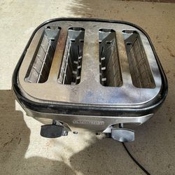 Black+Decker four-slice toaster