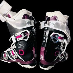 Salomon QST Pro 110 W Ski Boots Size 22 US Women’s size 5-6 or a US Junior size 3-4.