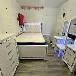New led light king & Queen Bedroom set for sale with free delivery and cash on delivery and free assembling