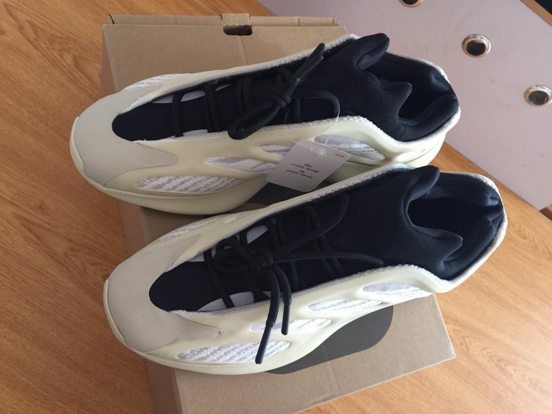 YEEZY 700 V3 (WHITE) (all sizes 4.5-12)