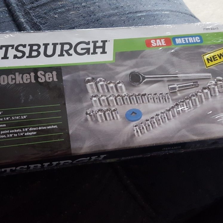 40 Piece Socket Set SAE+METRIC New In Plastic Case Sizes In Photo