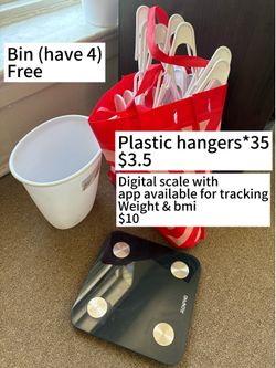 Plastic clothes hangers*35