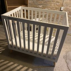 White Baby Crib With Mattress