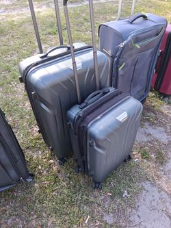 NICE LARGE PULL ALONG LUGGAGE