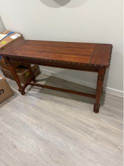Entry way table