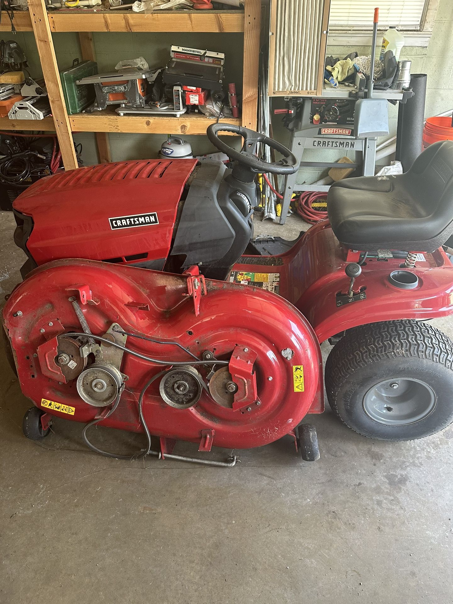 Craftsman T 1400 lawn tractor