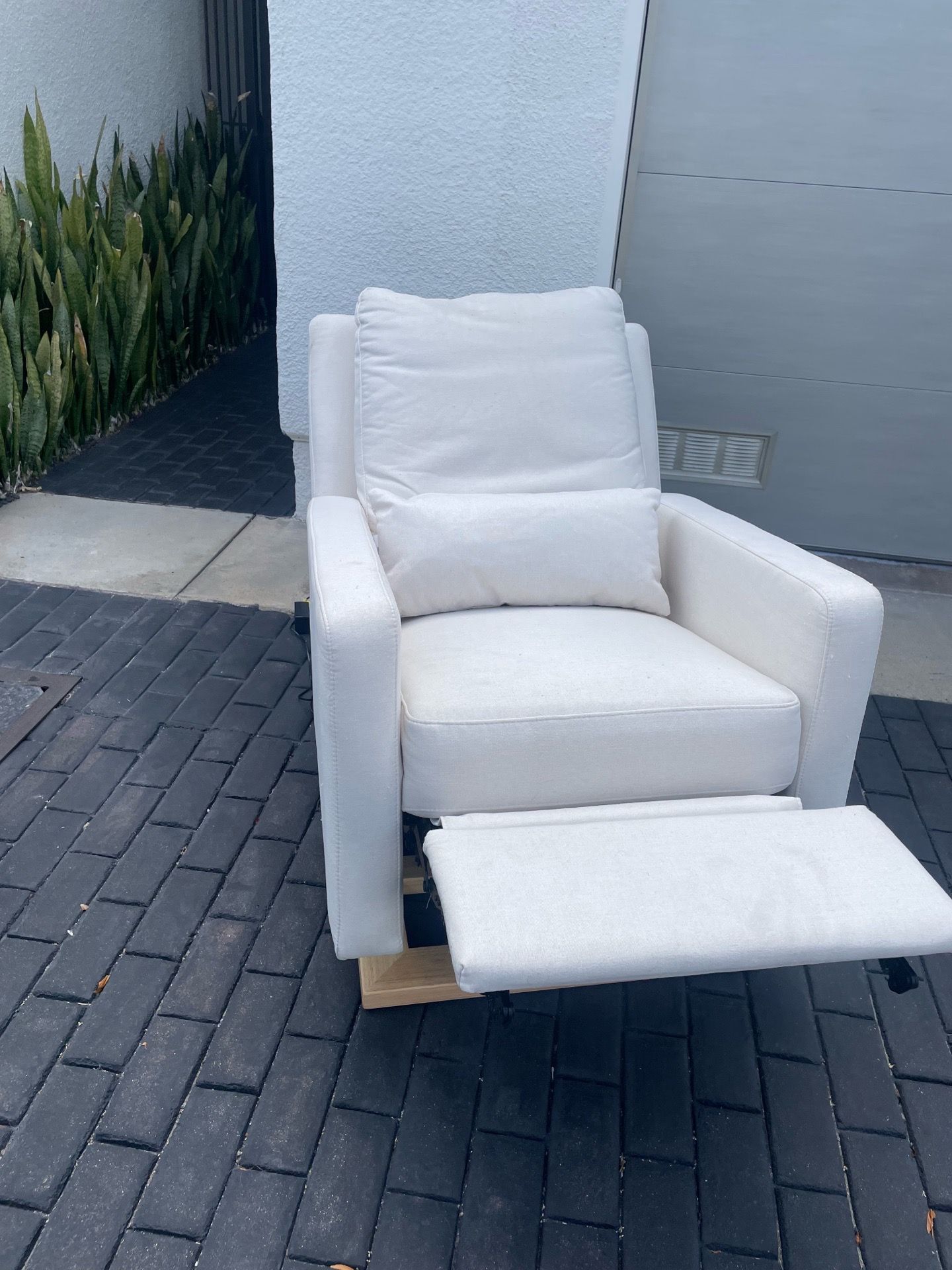 Babyletto Kiwi Recliner