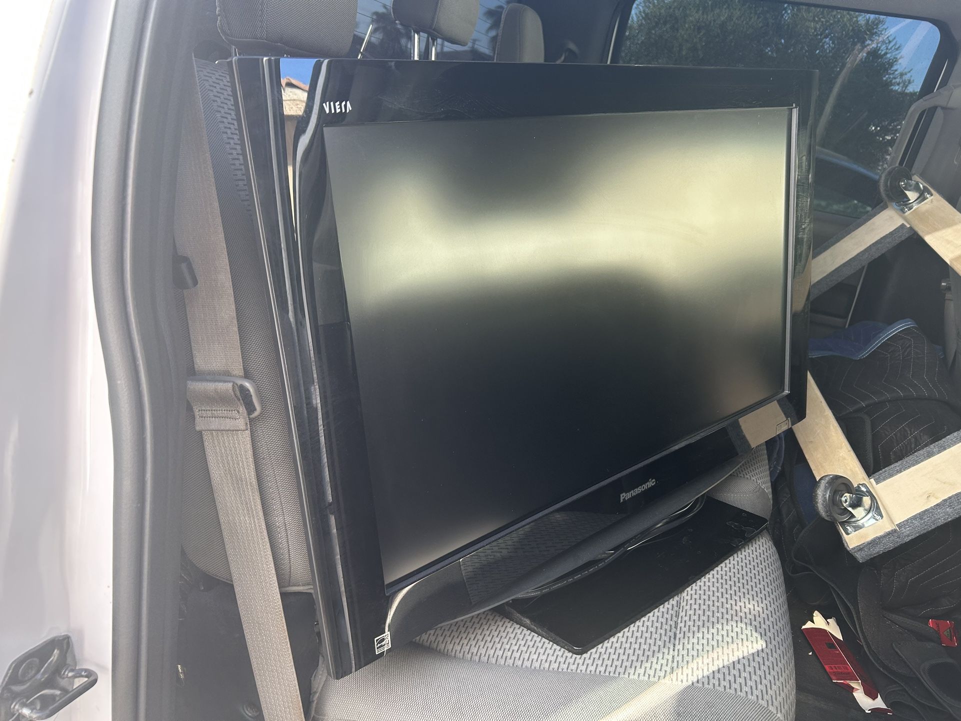 Panasonic 30 Inch Tv With 2 Hdmi Ports With Remote