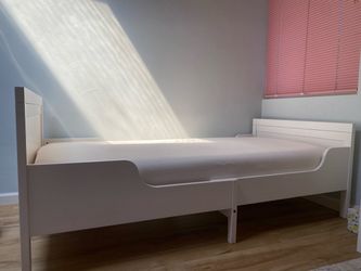 Twin White Wood Bed with Twin Mattress $200