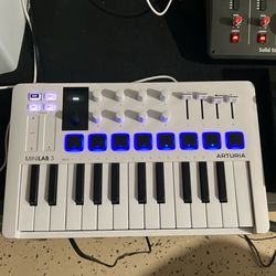 Arturia Minilab white mk2 midi controller