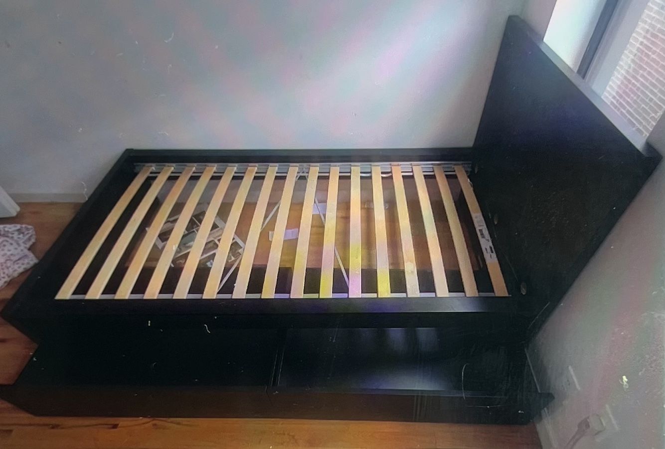 Twin Bed Frame 2 Drawers And Matress. Cama Colchon Y Dos Cajones.