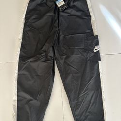 Nike Woman’s Windbreaker Pants Size Medium 
