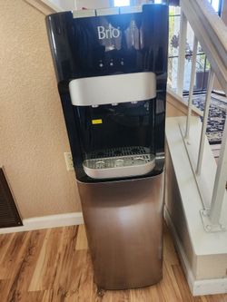 Water dispenser hot and cold