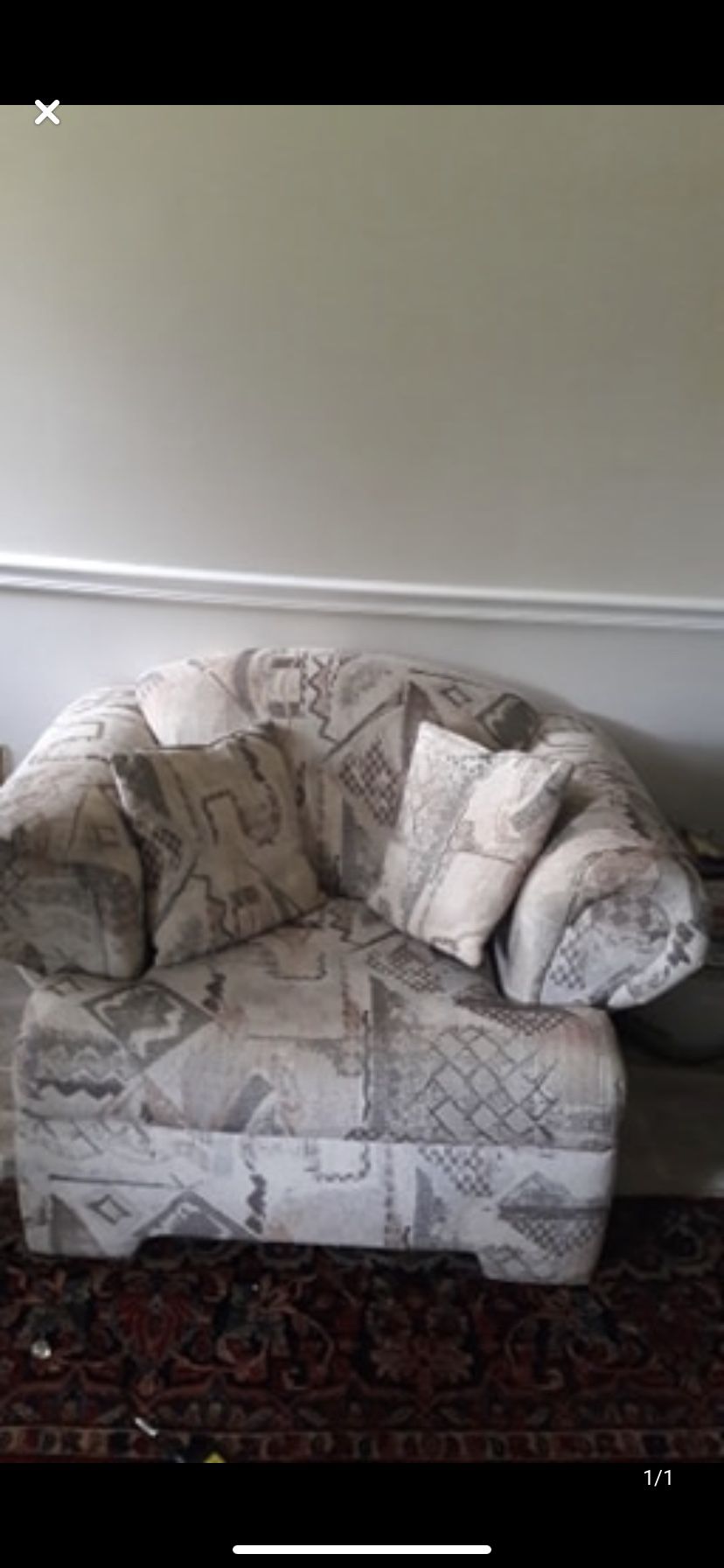 Very comfortable sofa chair excellent condition NO pets or smoking