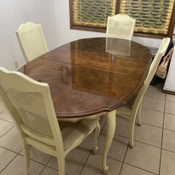 Dining/Kitchen Table With 4 Chairs