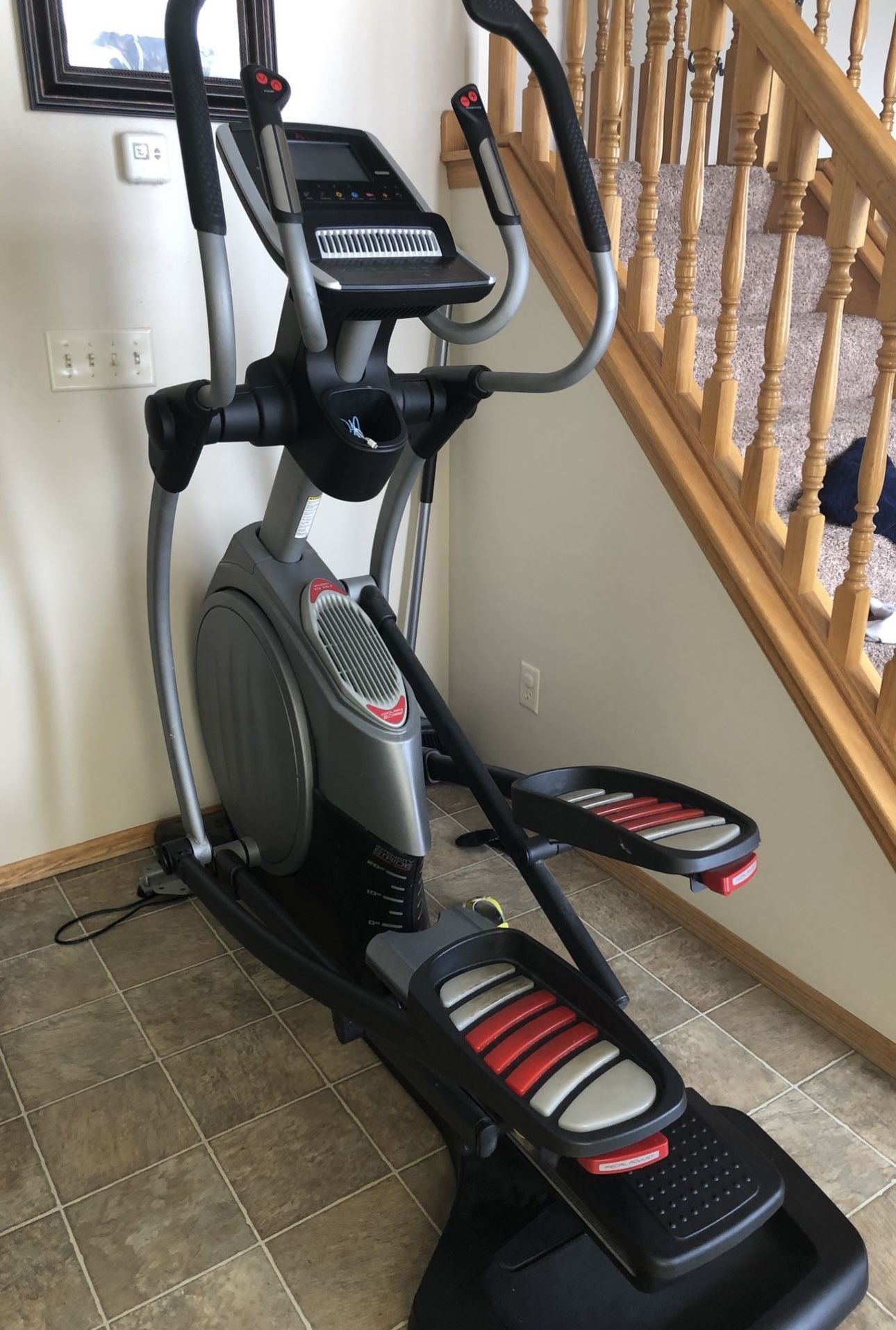 Free motion e5.5 elliptical