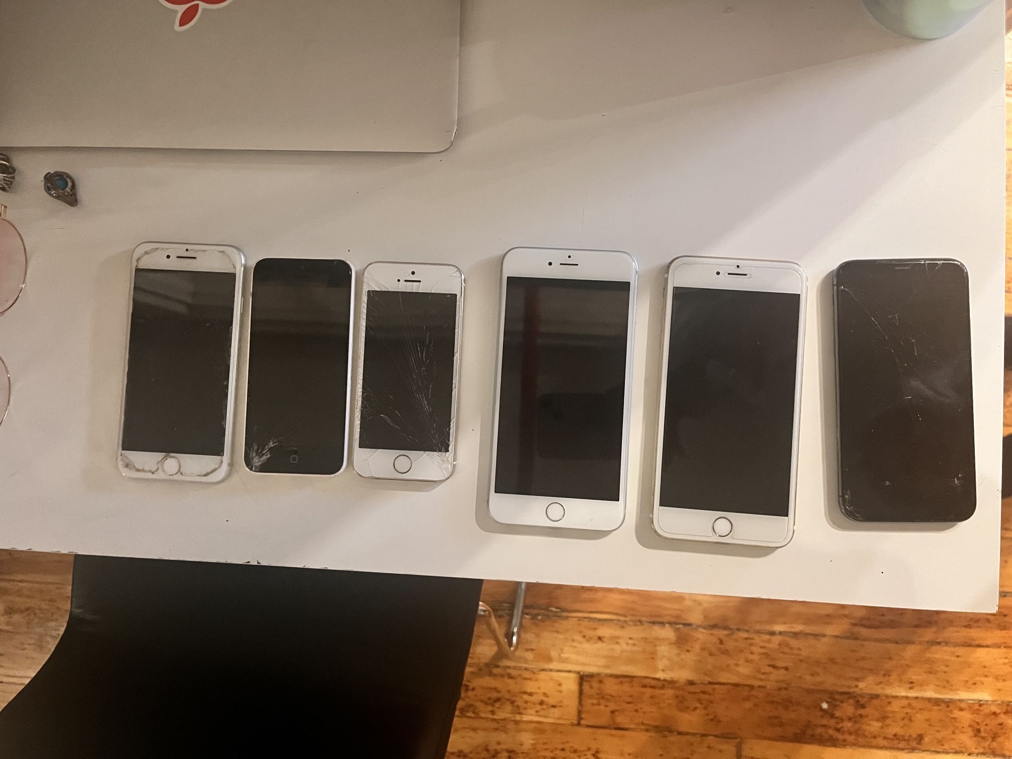 6 Iphones