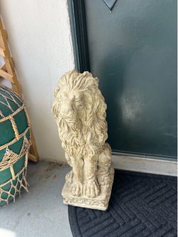 Outdoor Accent Cement Lion