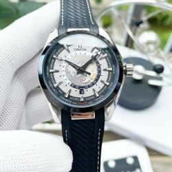 Fashionable men's mechanical movement sports watch