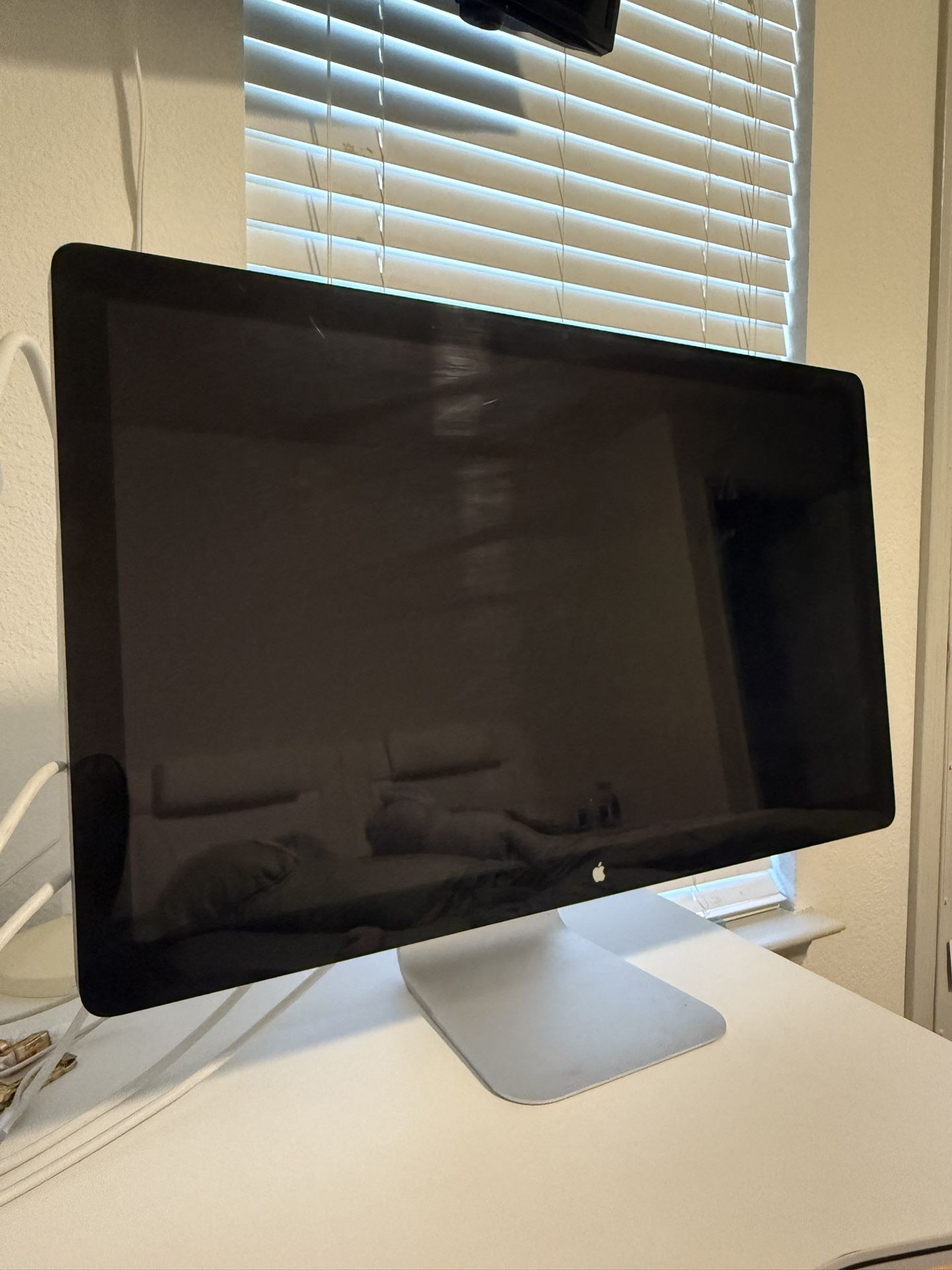 Monitor LCD con retroiluminación LED Apple A1316 Cinema Display MC007LL/A