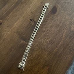 10K Gold Cuban Looking To Trade For A Camper 