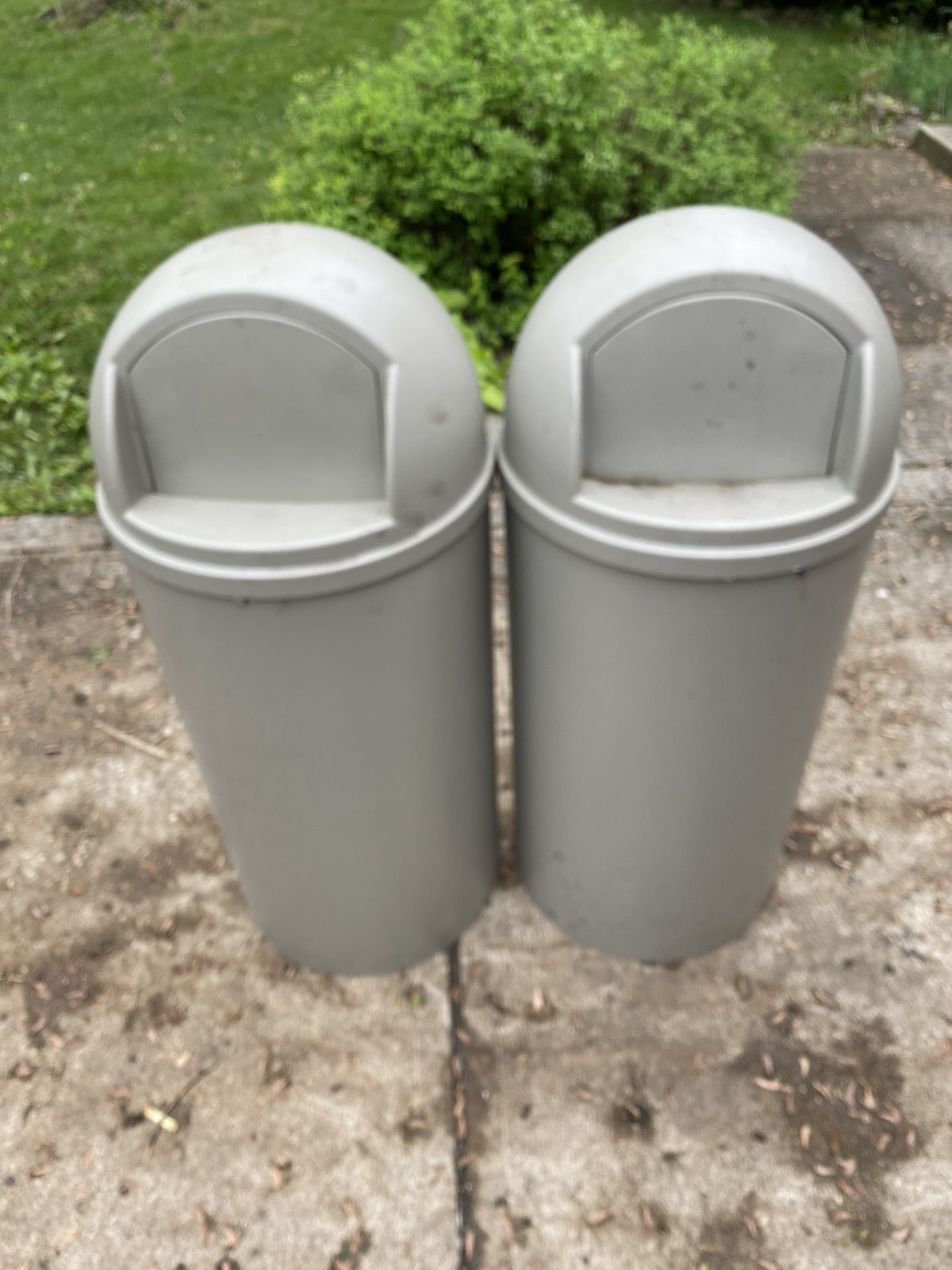 25gal Lidded Door Trash Containers 🚮