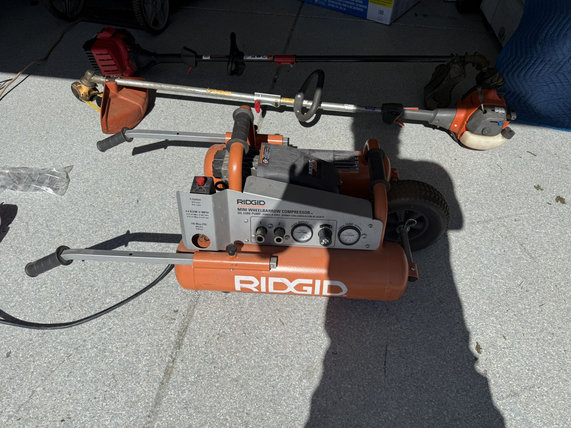 RIDGID 5-Gallon Mini Wheelbarrow Air Compressor
