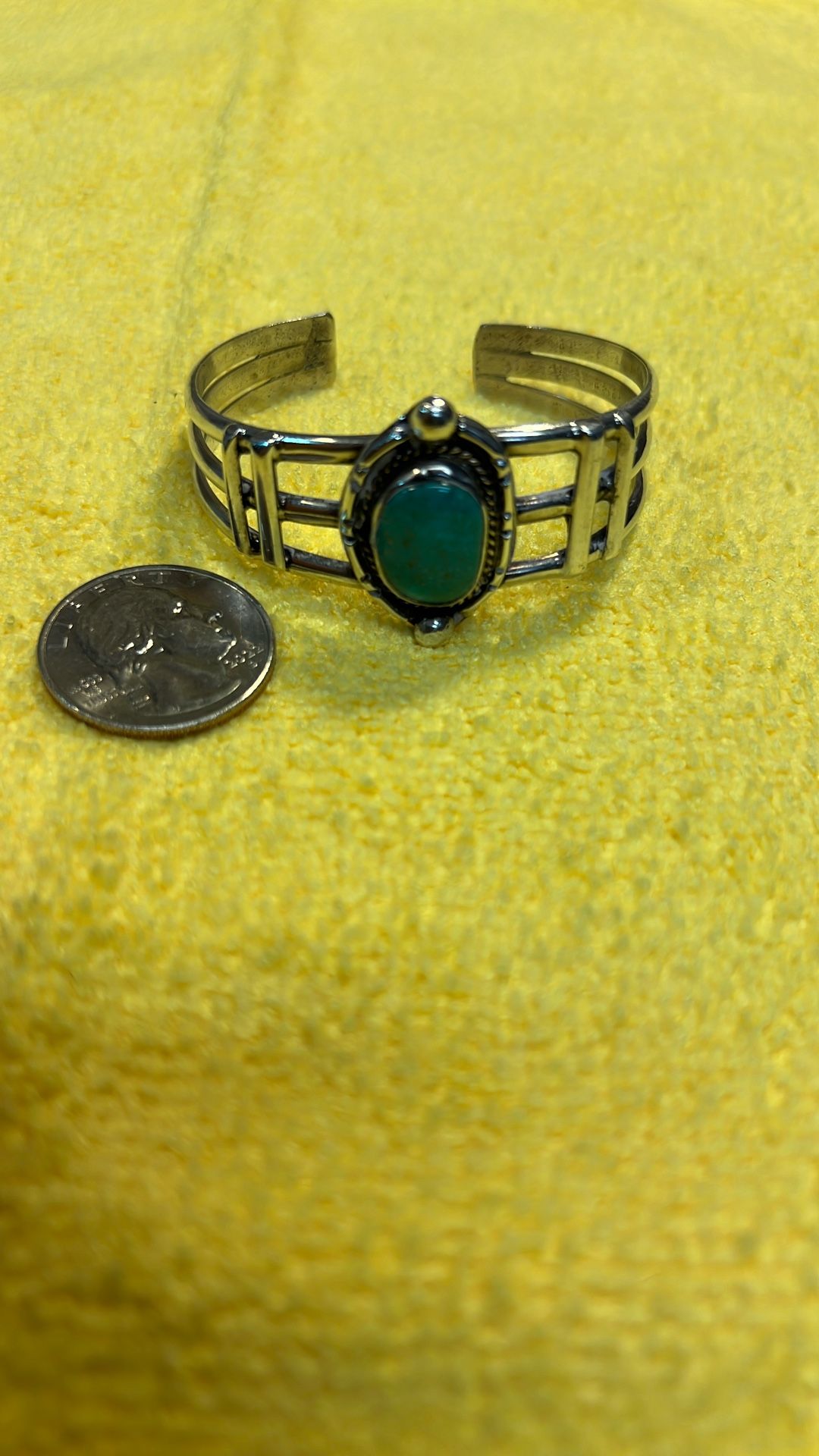 Vintage sterling silver and turquoise wrist bracelet very clean peace